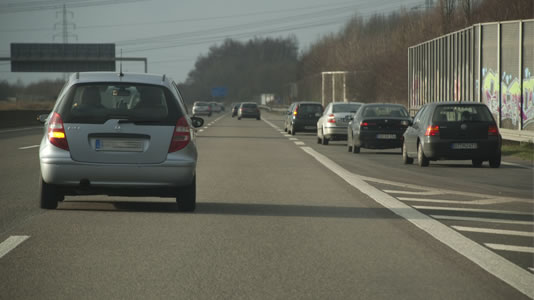 Fahrstreifen wechseln, um andere einfädeln zu lassen? Autobahn, Einfädeln